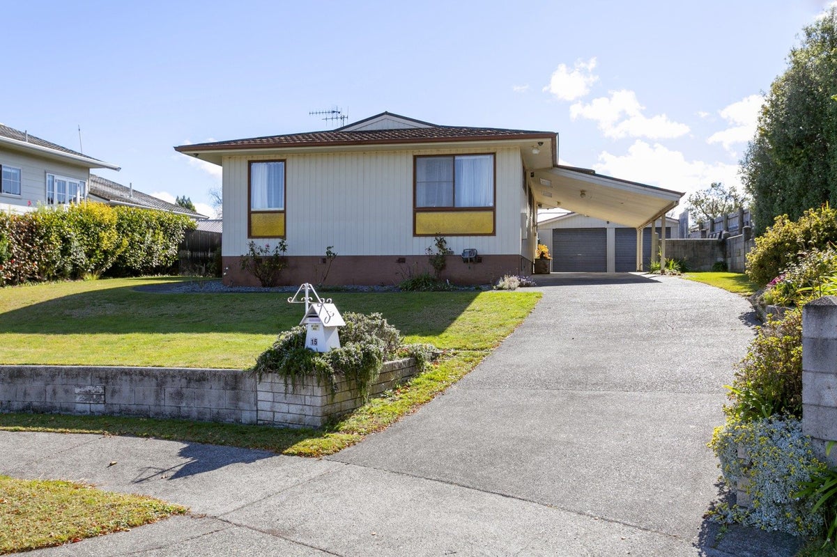 15 Glengarry Place, Hilltop, Taupo - Carousel 1