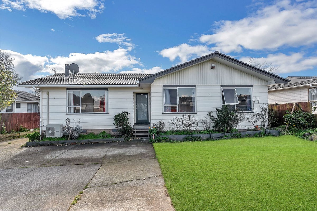 46 Te Irirangi Drive, Clover Park, Auckland - Carousel 1