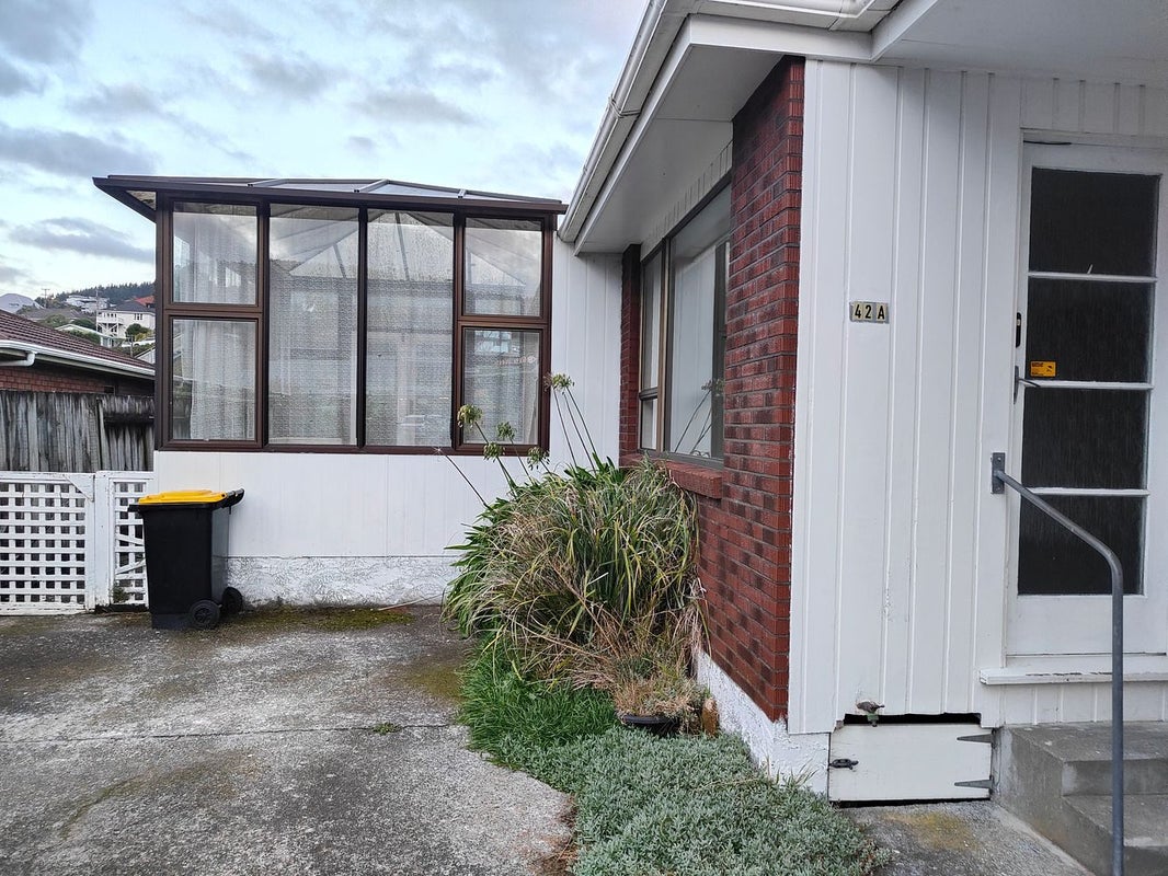 42A Oxford Street, Tawa, Wellington - Carousel 1