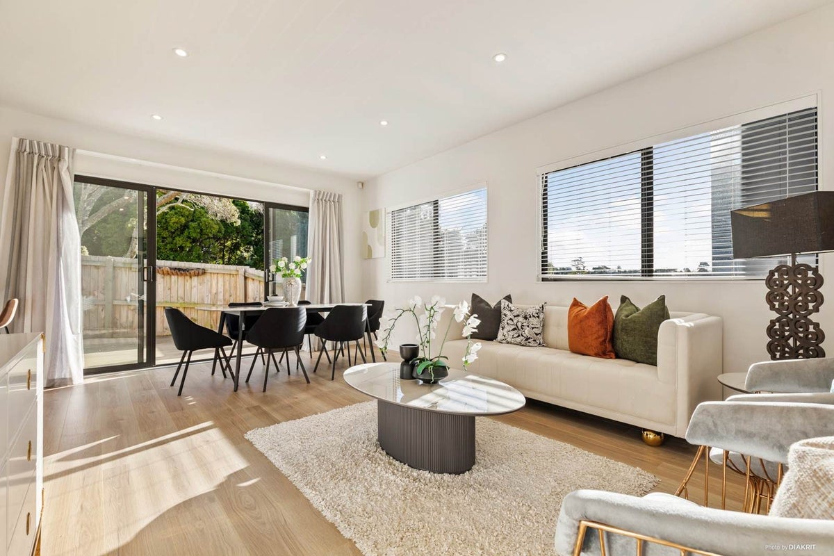 2/71 Sunrise Avenue, Murrays Bay, Auckland - Carousel 1
