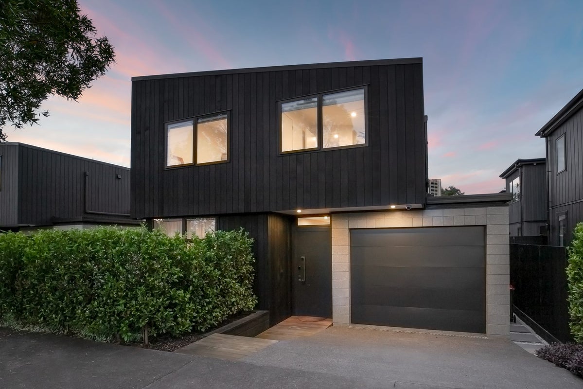 9 Walford Road, Point Chevalier, Auckland - Carousel 1