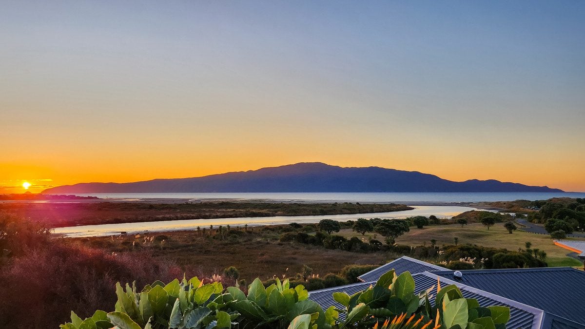 174 Weggery Drive, Waikanae Beach, Waikanae - Carousel 1