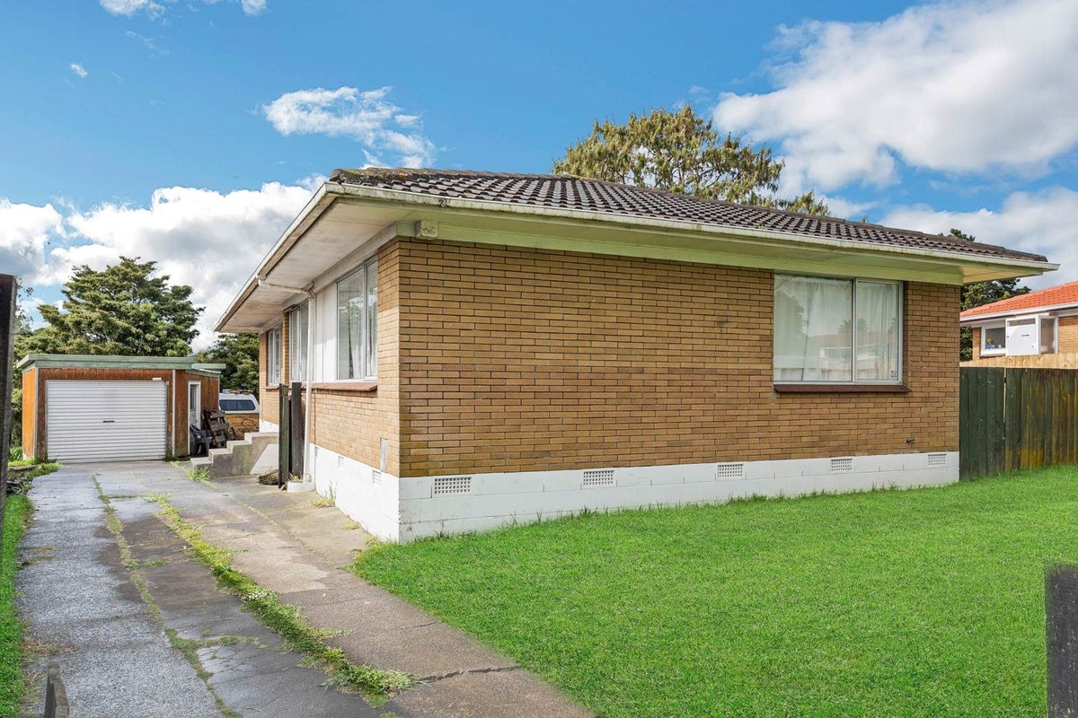 20 Innismara Avenue, Wattle Downs, Auckland - Carousel 2