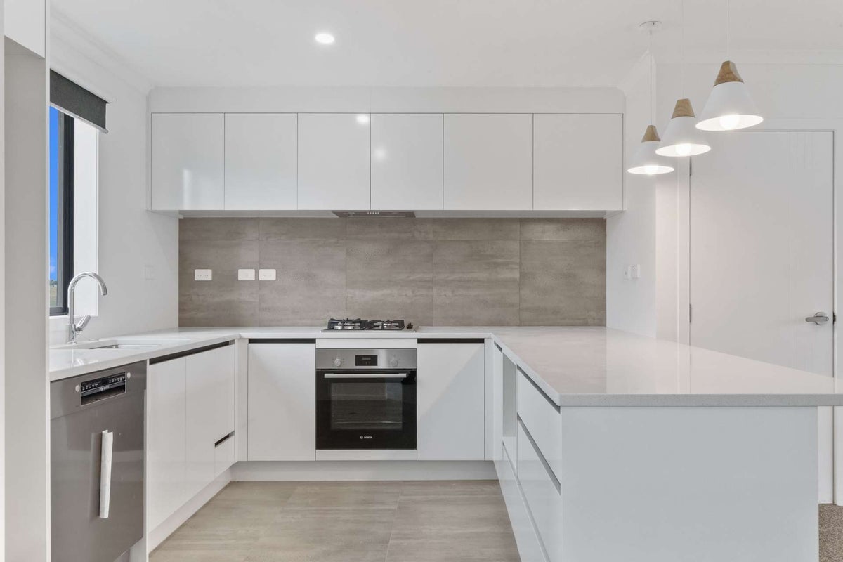 2/51 Cabourne Drive, Glenview, Hamilton - Carousel 1