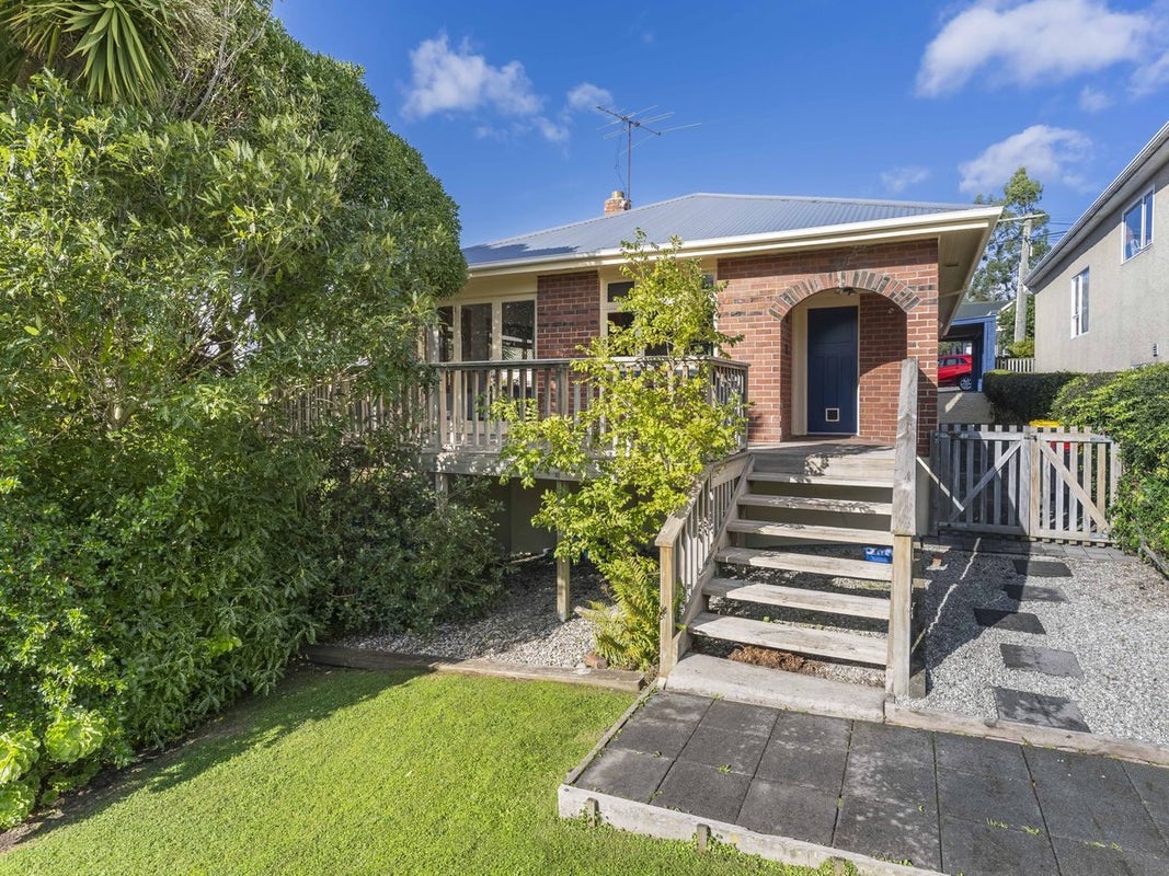 8 Galloway Street, Mornington, Dunedin - Carousel 2