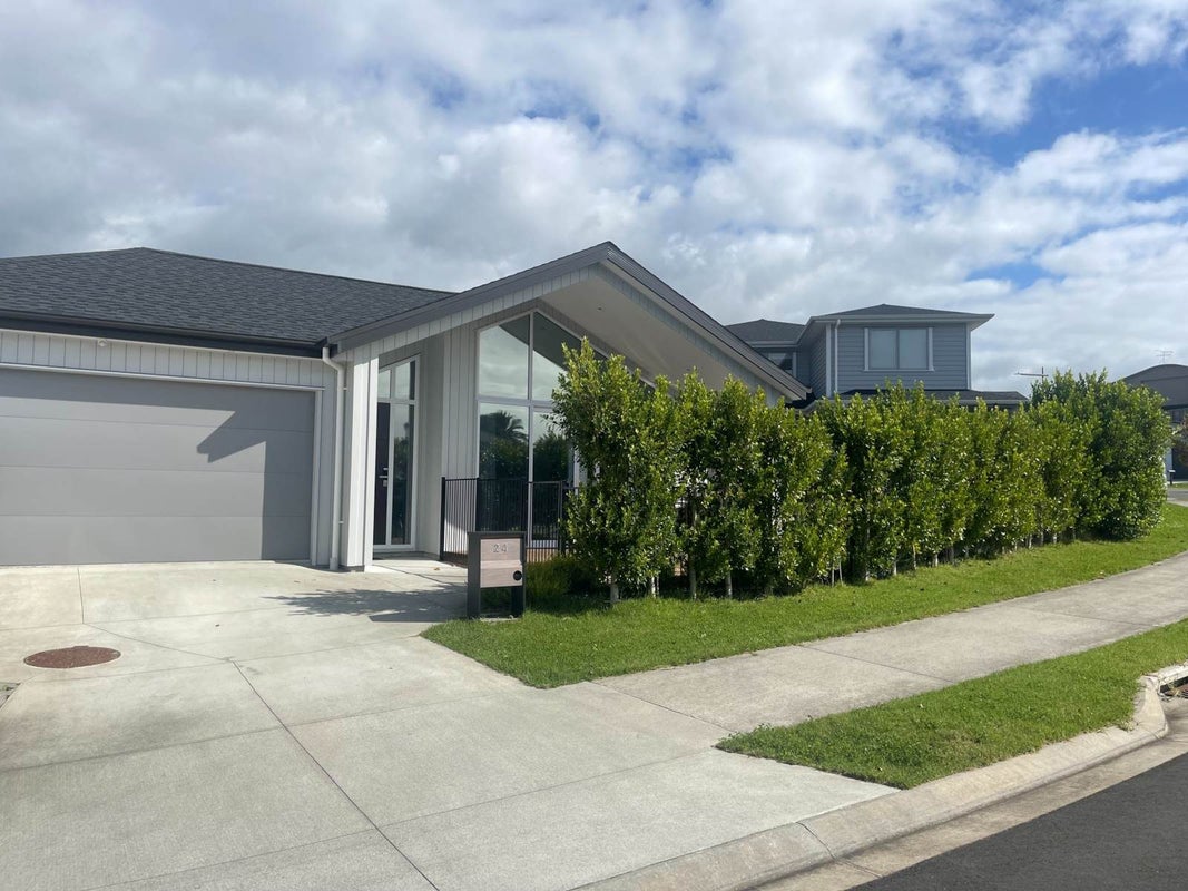 24 Surf View Crescent, Red Beach, Whangaparaoa - Carousel 1
