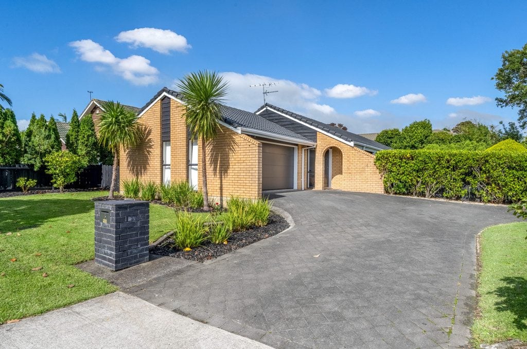 6 West Fairway, Golflands, Auckland - Carousel 1