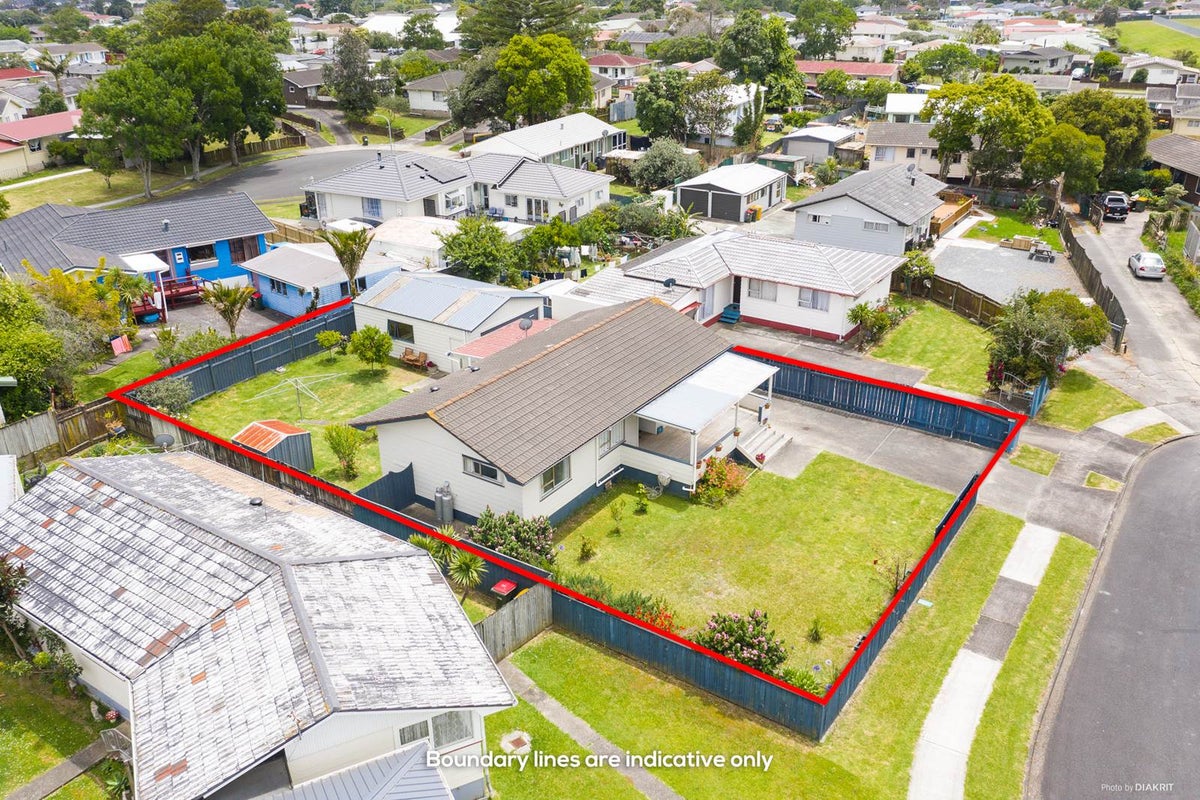 8 Ulay Place, Clover Park, Auckland - Carousel 1