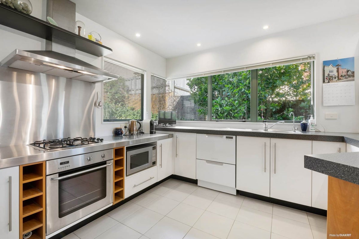 36 Parkwood Crescent, Gulf Harbour, Whangaparaoa - Carousel 2
