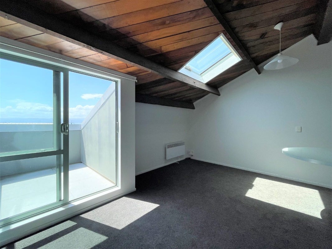 22/220 Thorndon Quay, Pipitea, Wellington - Carousel 1