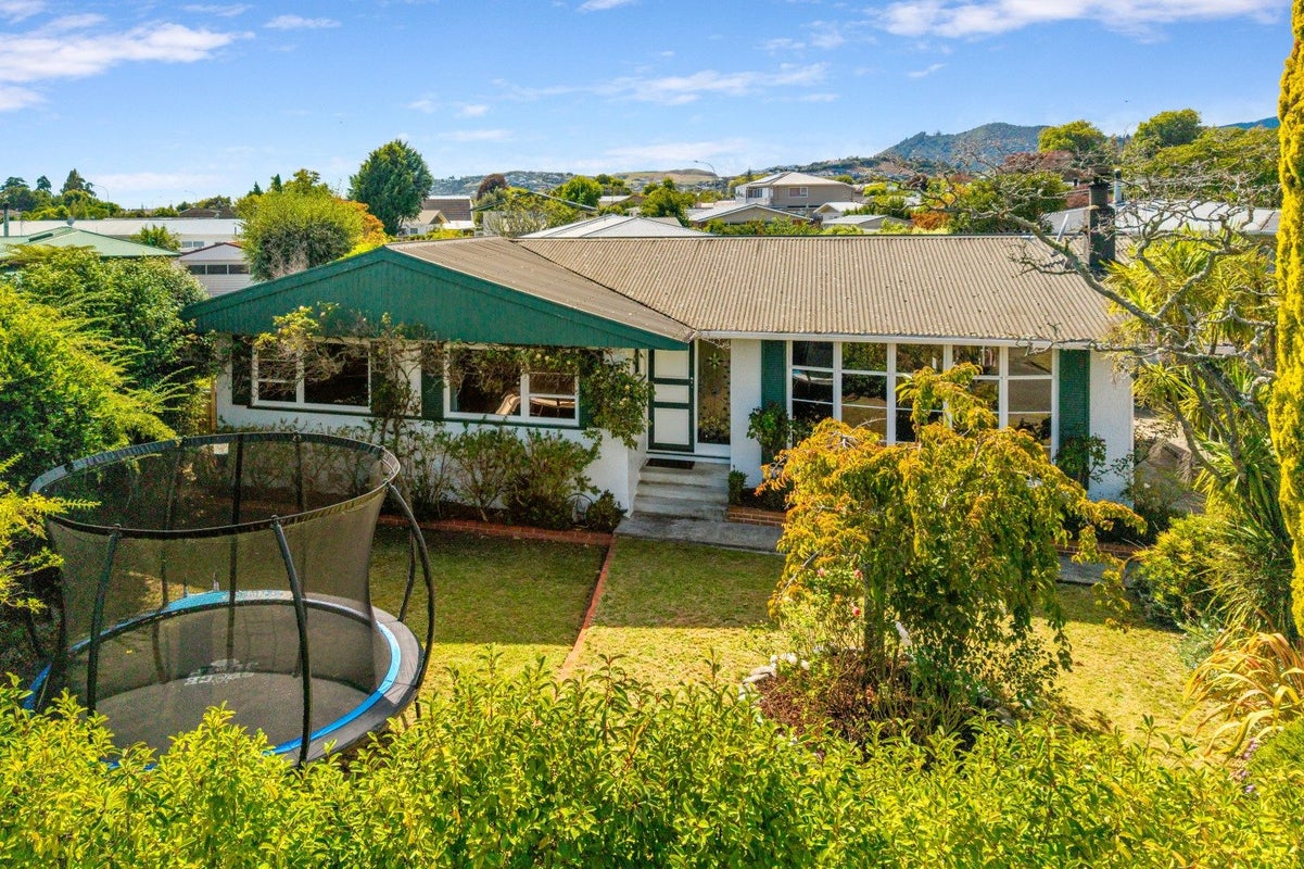 13 Keats Crescent, Stoke, Nelson - Carousel 1