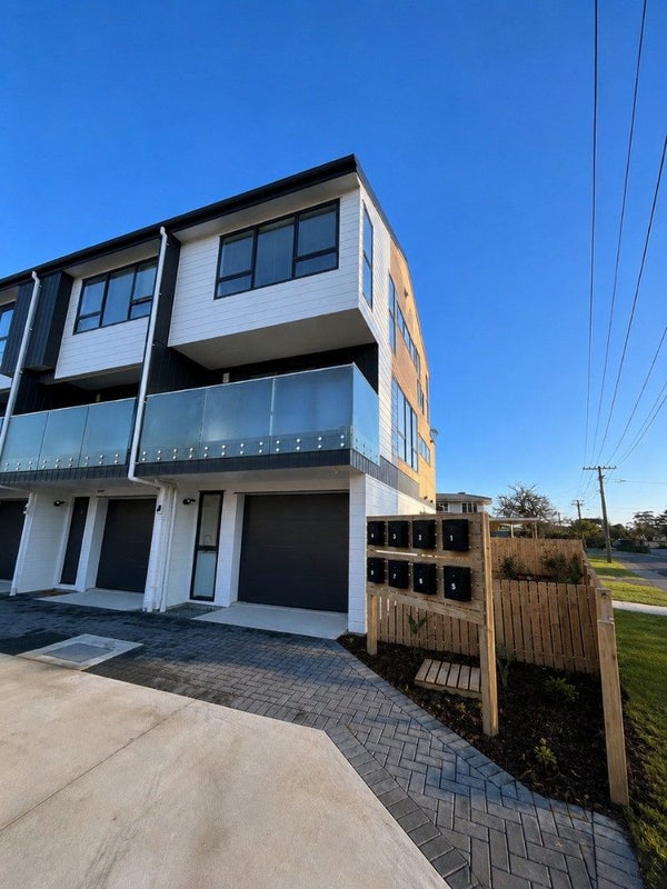 1/36 Longburn Road, Henderson, Auckland - Carousel 2