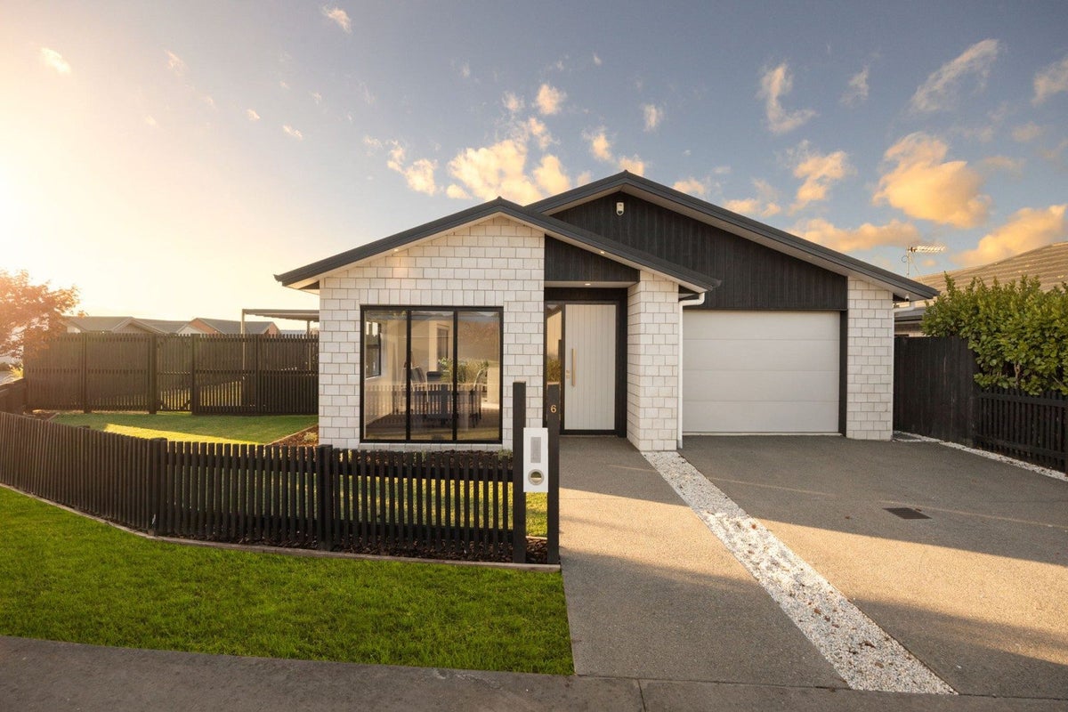 6 Probert Crescent, Chartwell, Hamilton - Carousel 1