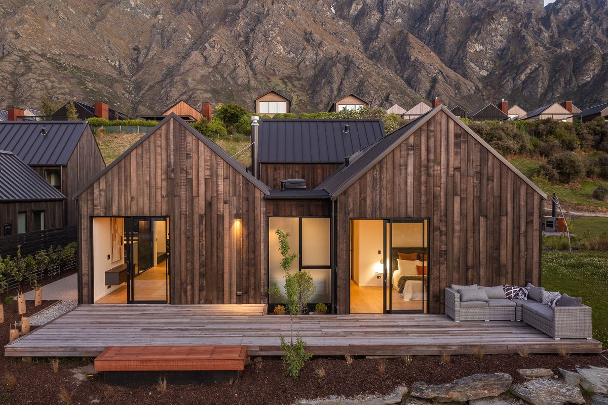 9 McKenzies Shute, Jacks Point, Queenstown - Carousel 2