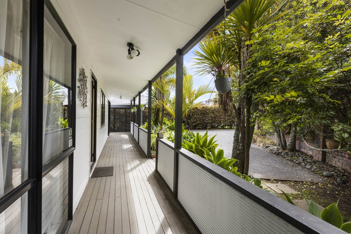 60 Sungrove Rise, Sunnyvale, Auckland - Carousel 2