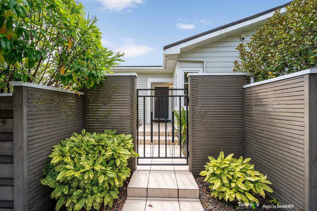 1 Buchanan Street, Wadestown, Wellington - Carousel 1