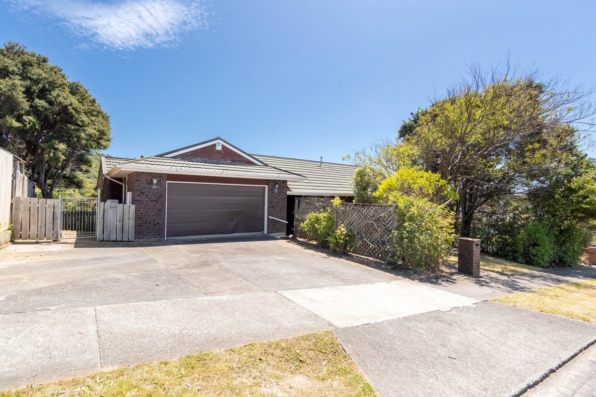 22 Exploration Way, Whitby, Porirua - Carousel 1