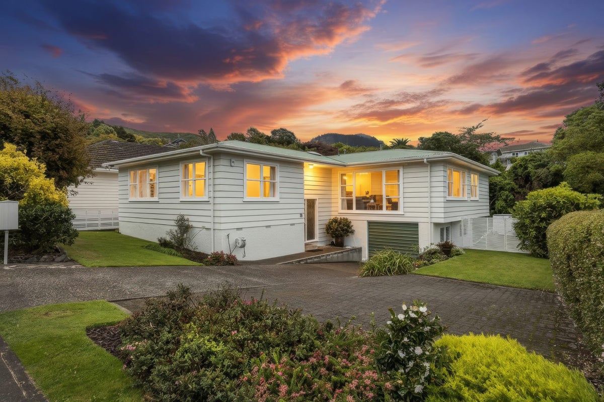 20 Pembroke Street, Tawa, Wellington - Carousel 29