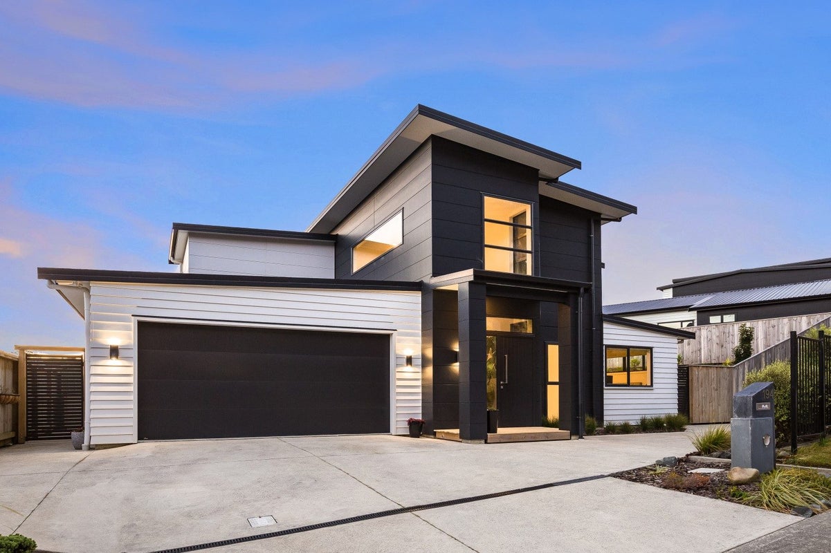 194 Navigation Drive, Whitby, Porirua - Carousel 1
