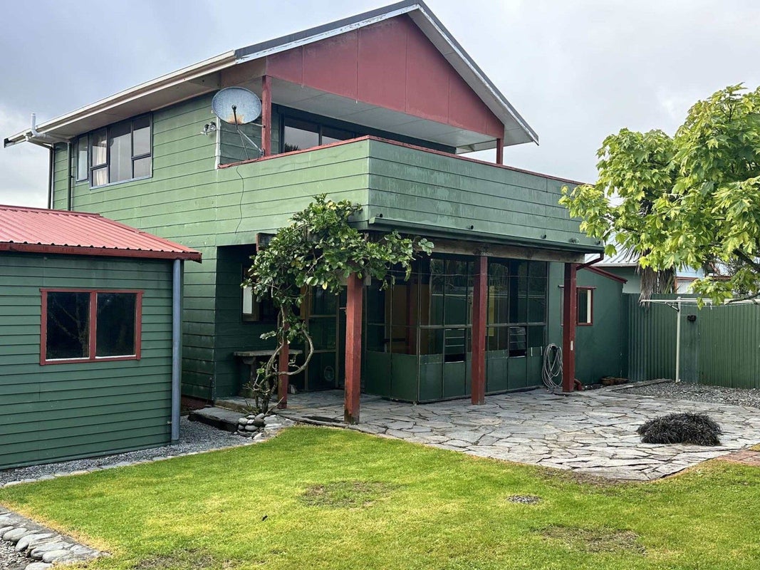 183 Revell Street, Hokitika - Carousel 1