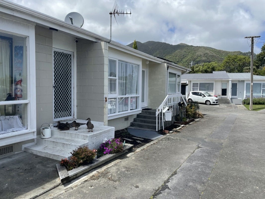 5/34 Rossiter Avenue, Waterloo, Lower Hutt - Carousel 7
