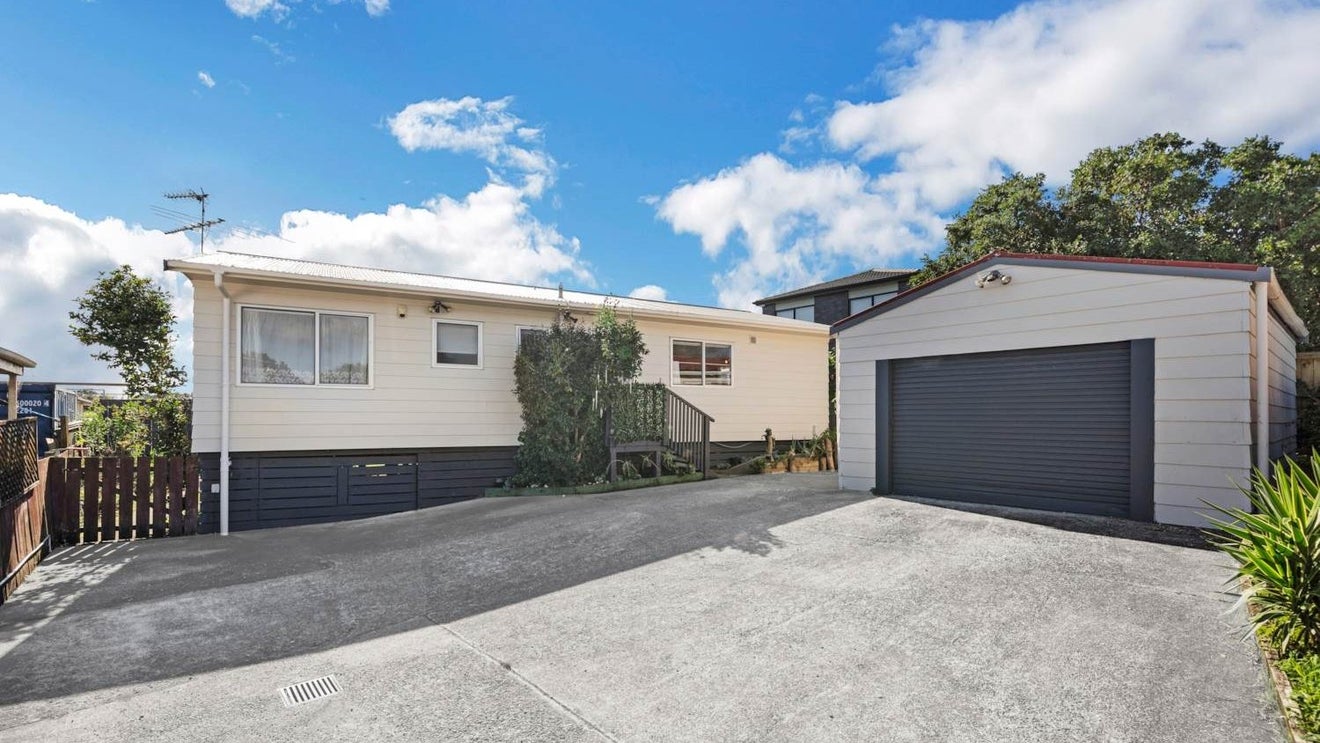 2/1 Barrie Avenue, Papatoetoe, Auckland - Carousel 1