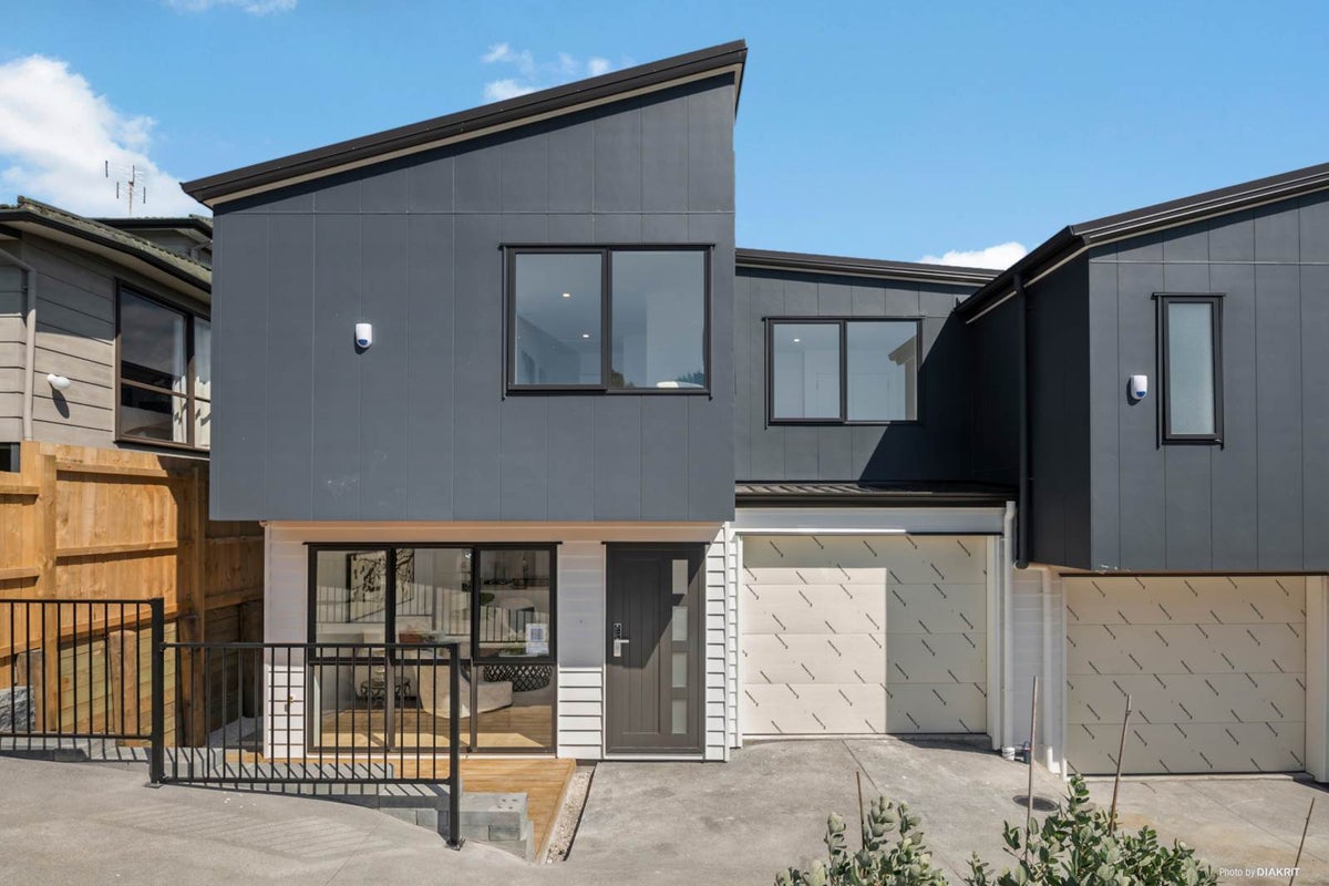 33A Arran Road, Browns Bay, Auckland - Carousel 1
