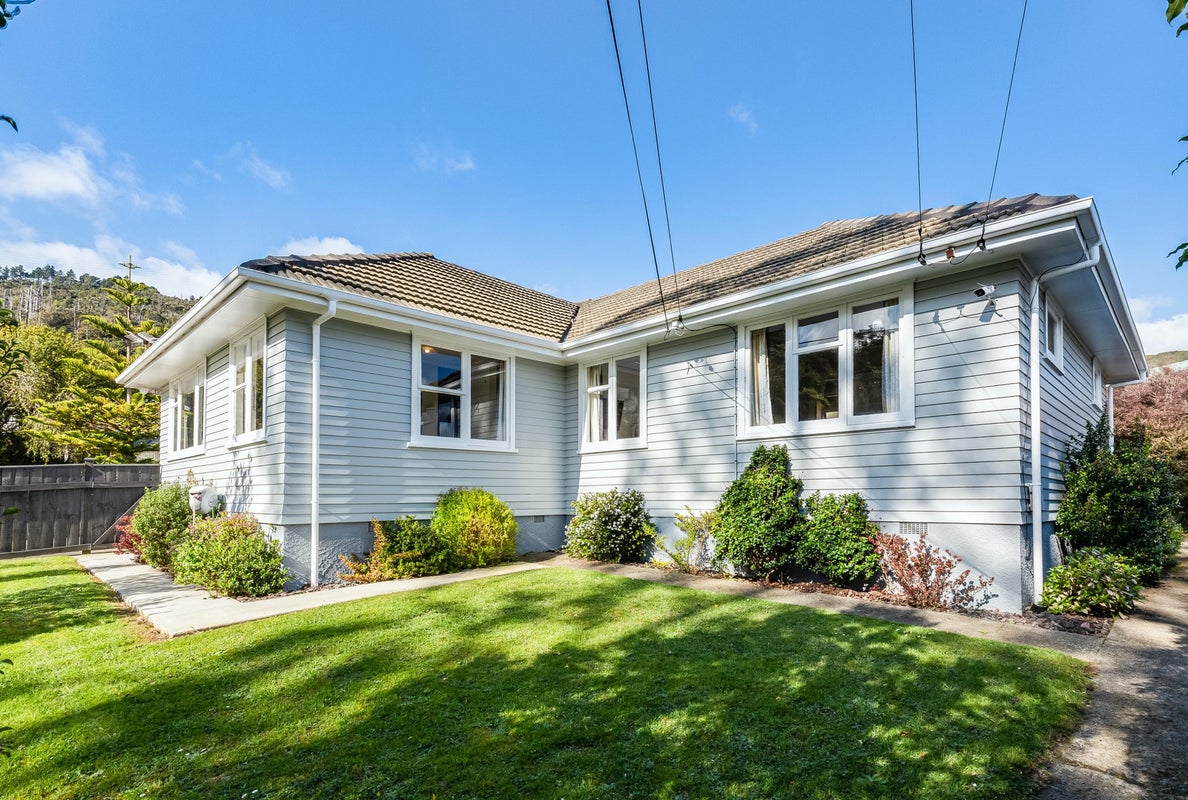4 Lowry Crescent, Stokes Valley, Lower Hutt - Carousel 2