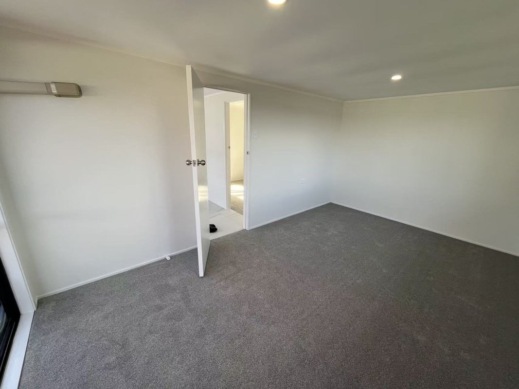 56 Willerton Avenue, New Lynn, Auckland - Carousel 23