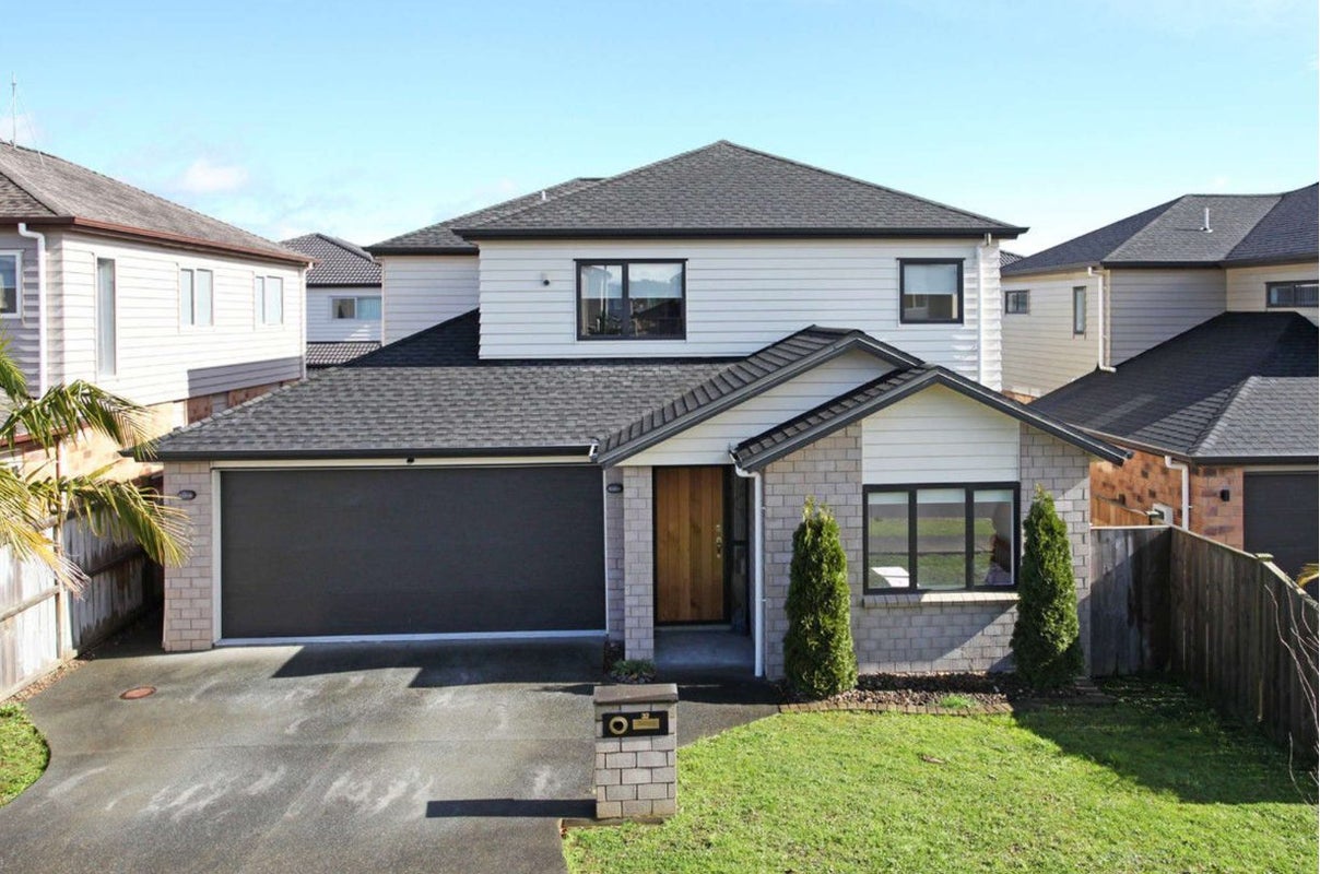 32 Dromoland Drive, Flat Bush, Auckland - Carousel 1