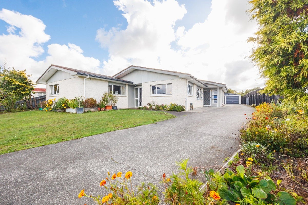 32 John F Kennedy Drive, Milson, Palmerston North - Carousel 1