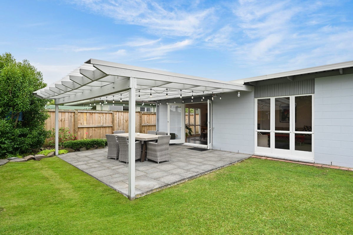 28 Clements Crescent, Queenwood, Hamilton - Carousel 1