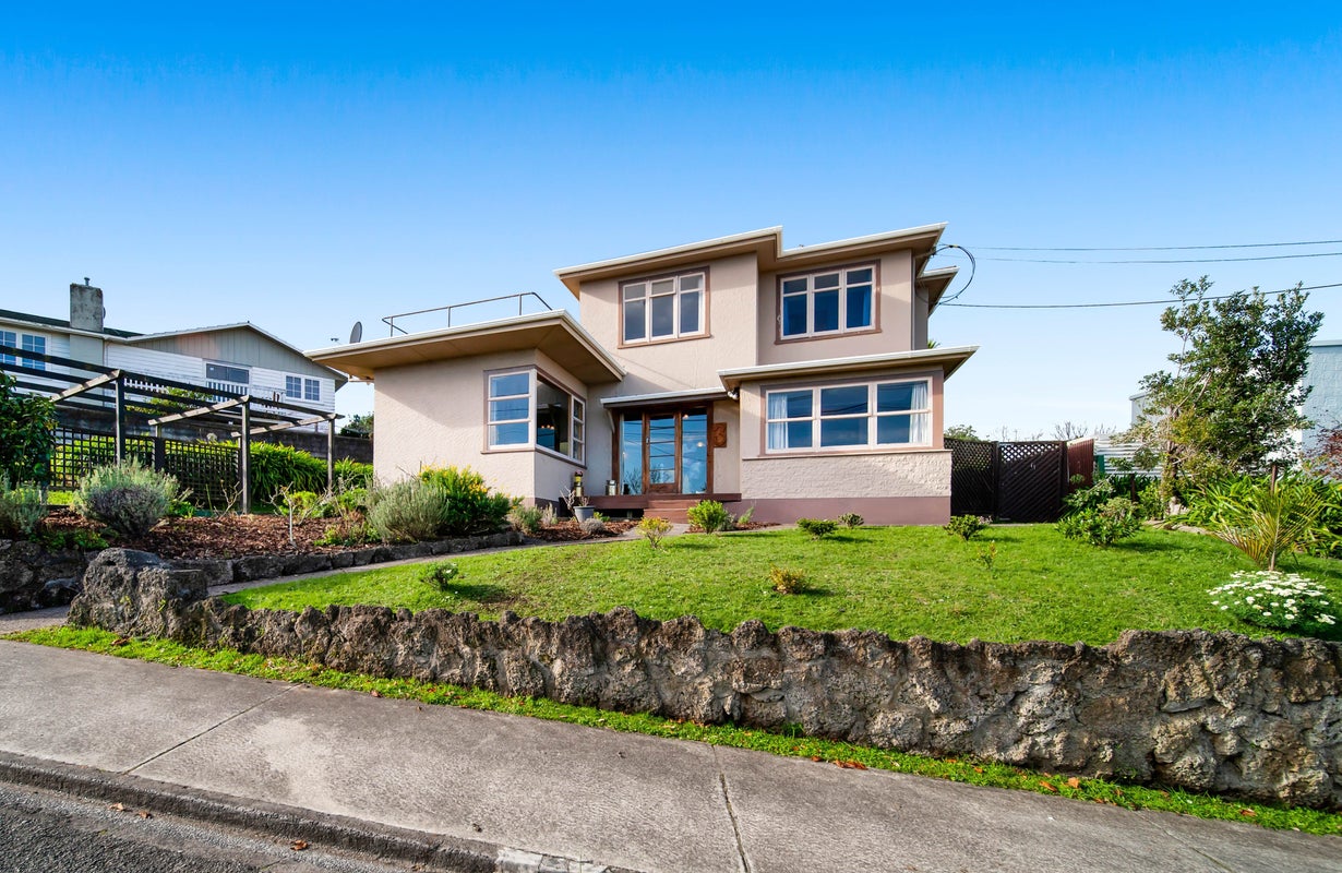 3 Windsor Terrace, Durie Hill, Whanganui - Carousel 1