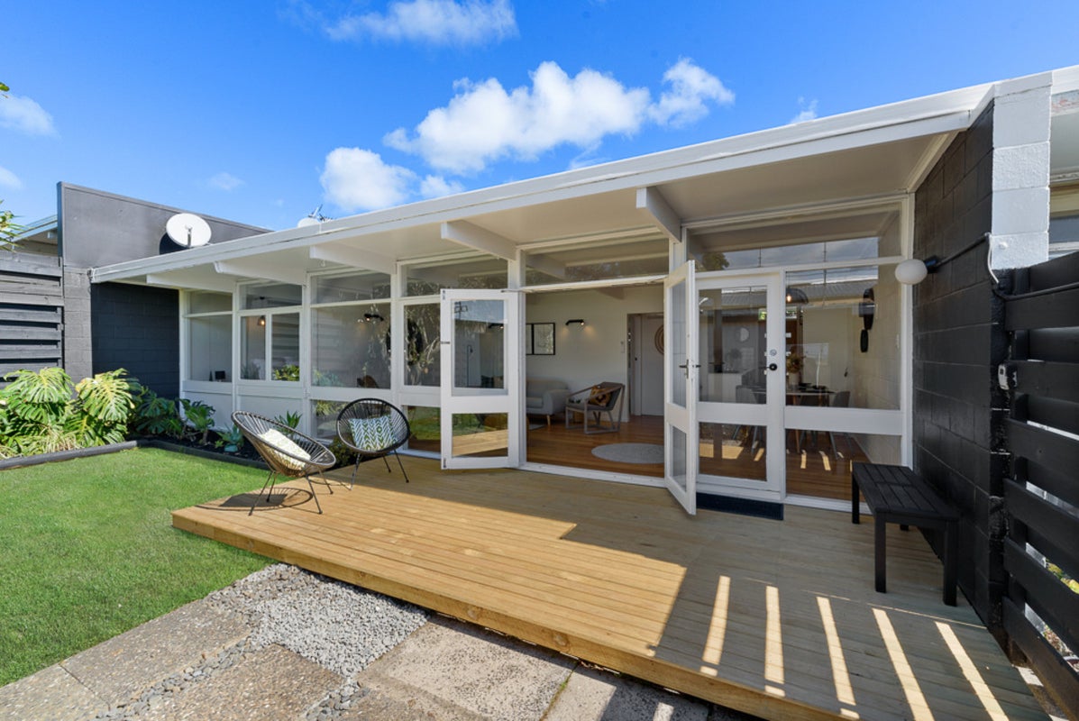 3/340 Te Atatu Road, Te Atatu South, Auckland - Carousel 2