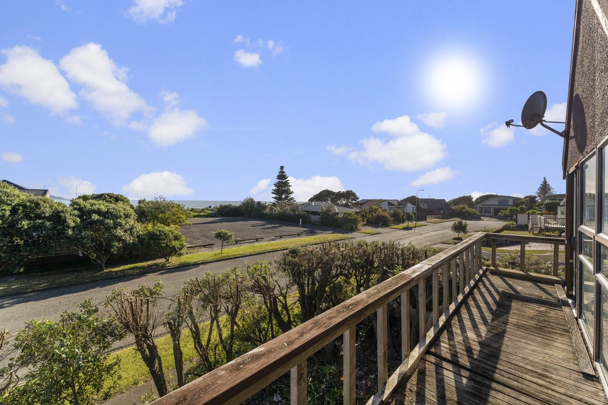 3 Ara Kuaka, Waikanae Beach, Waikanae - Carousel 2