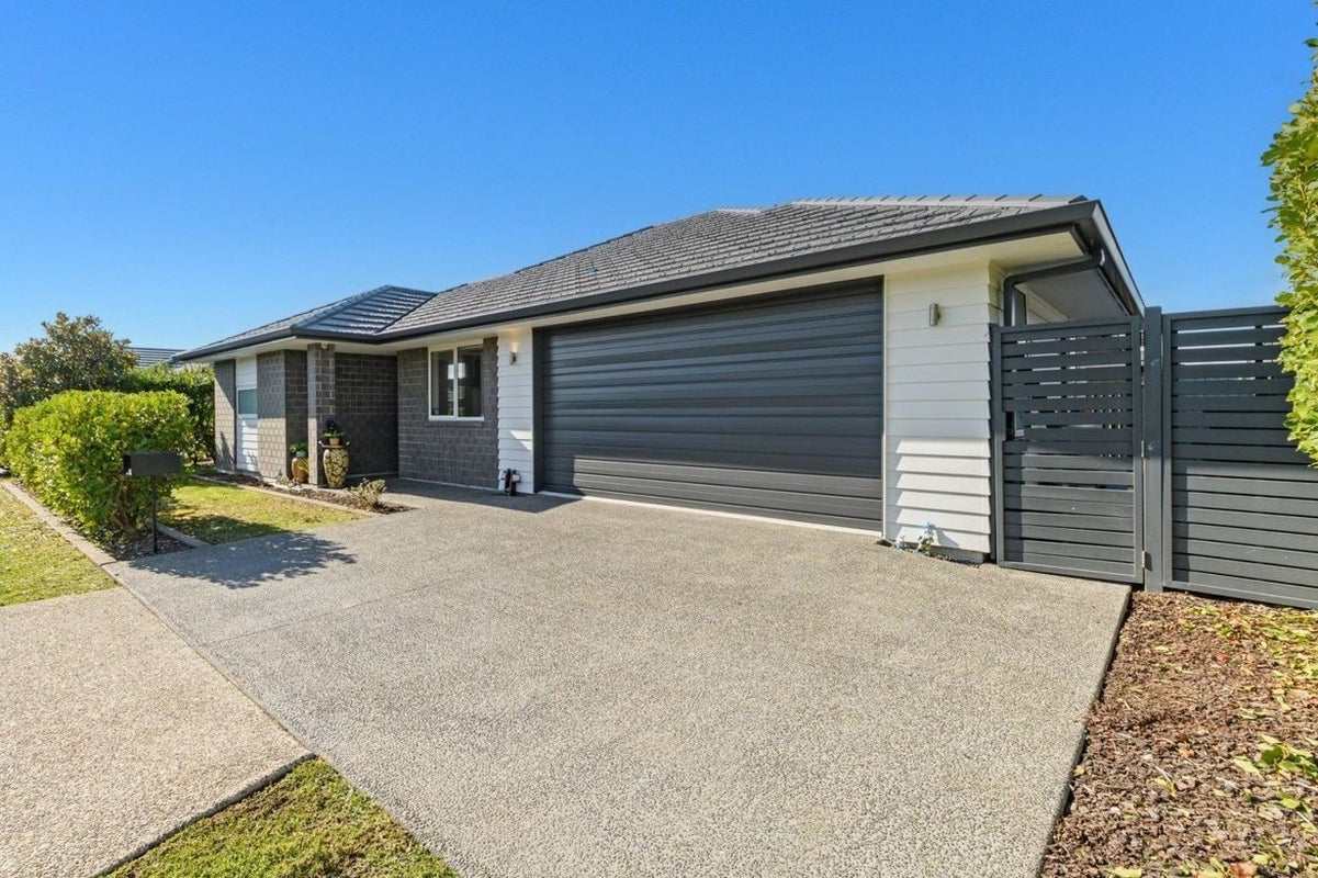 4 Taffe Crescent, Pyes Pa, Tauranga - Carousel 1