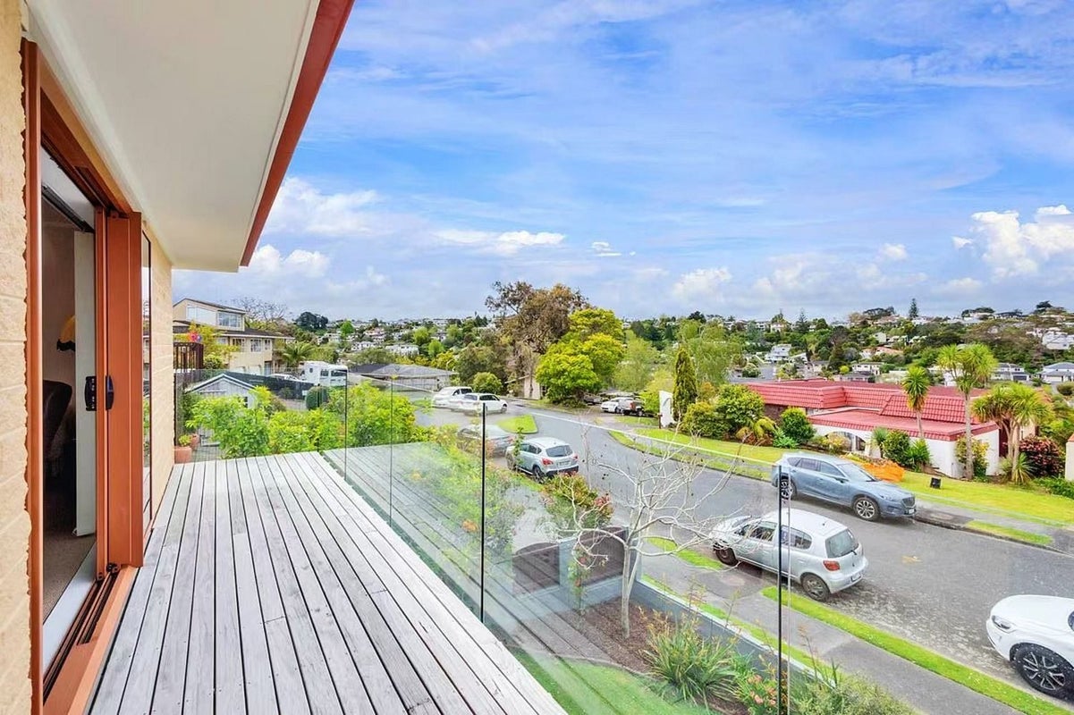 11 Robin Lane, Browns Bay, Auckland - Carousel 2