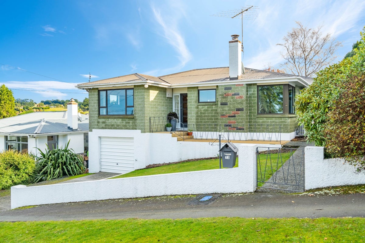 15 Spiers Road, Halfway Bush, Dunedin - Carousel 1