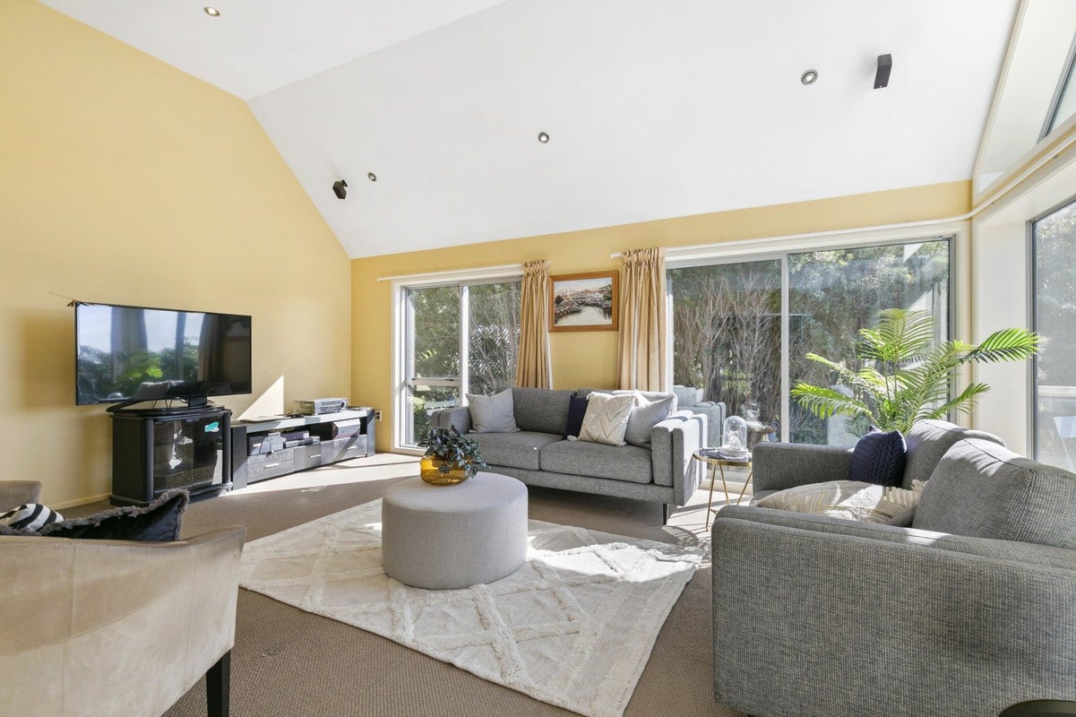 39 Homewood Crescent, Karori, Wellington - Carousel 2