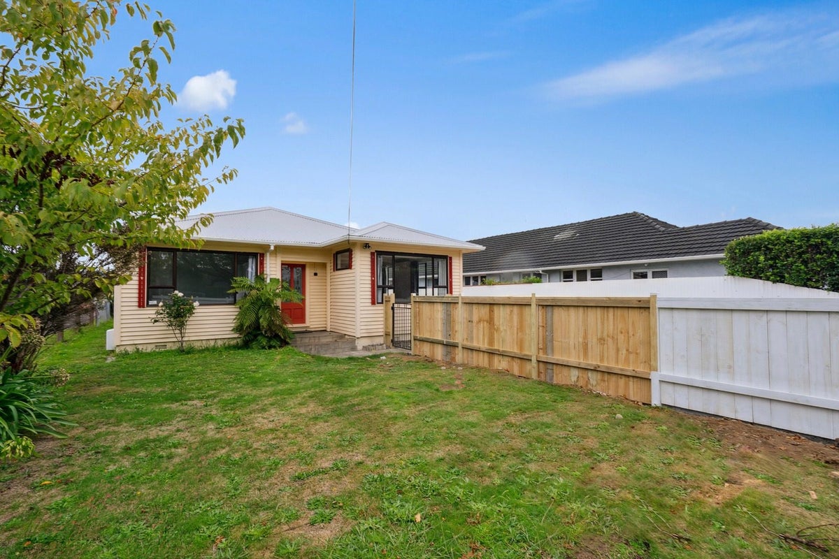 16 Tawai Street, Trentham, Upper Hutt - Carousel 1