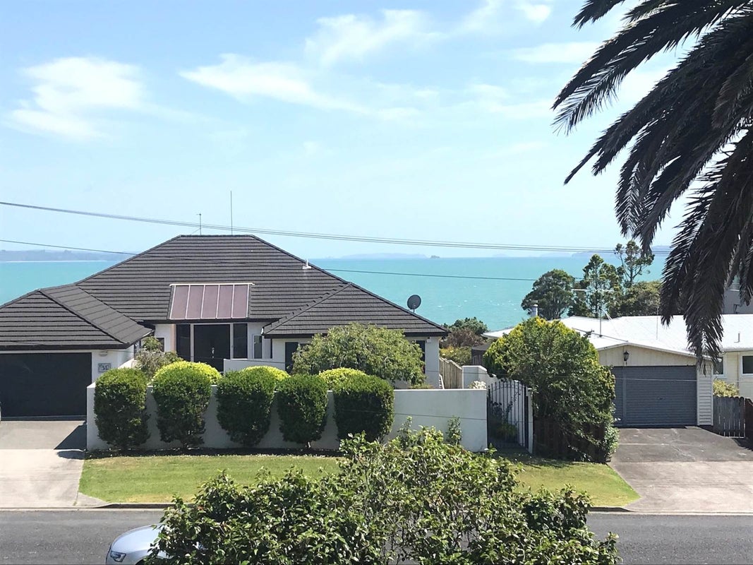 24 Hawke Crescent, Beachlands, Auckland - Carousel 2