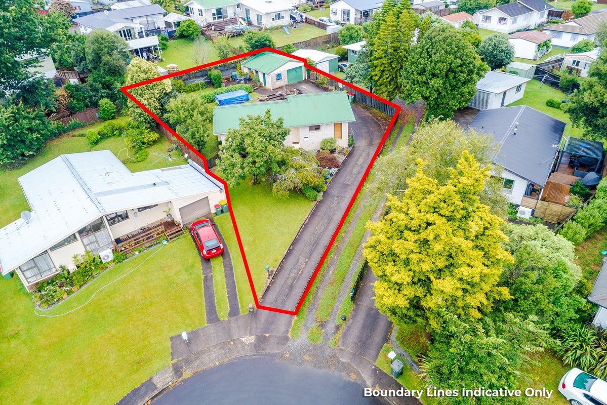 10 Norfolk Place, Pukete, Hamilton - Carousel 1