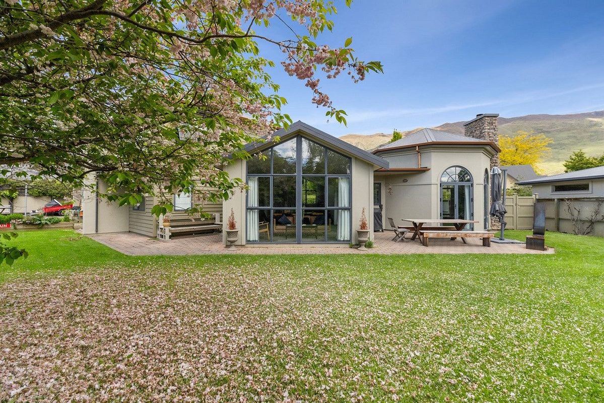 8 Stonebridge Close, WANAKA - Carousel 18