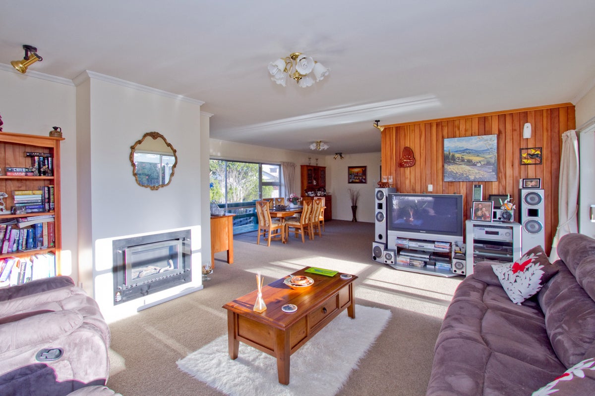 45 Sunnyhills Avenue, Glenview, Hamilton - Carousel 2