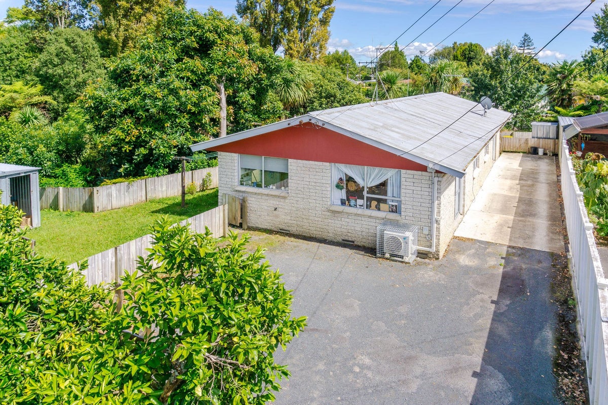 31B Lewis Street, Glenview, Hamilton - Carousel 1