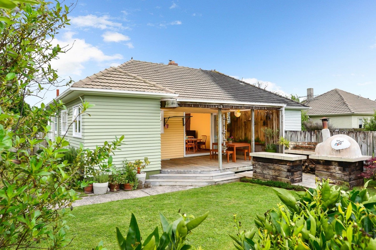 63 Jellicoe Drive, Hamilton East, Hamilton - Carousel 1