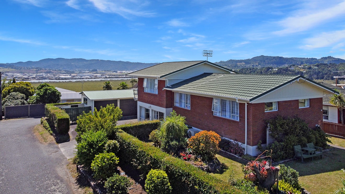 50 Kokich Crescent, Onerahi, Whangarei - Carousel 1