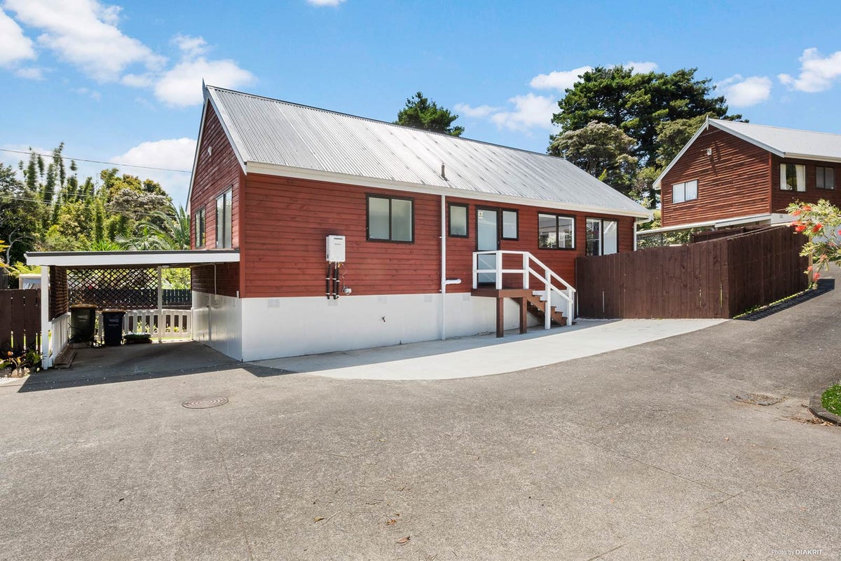 1/85 Kaurilands Road, Titirangi, Auckland - Carousel 1
