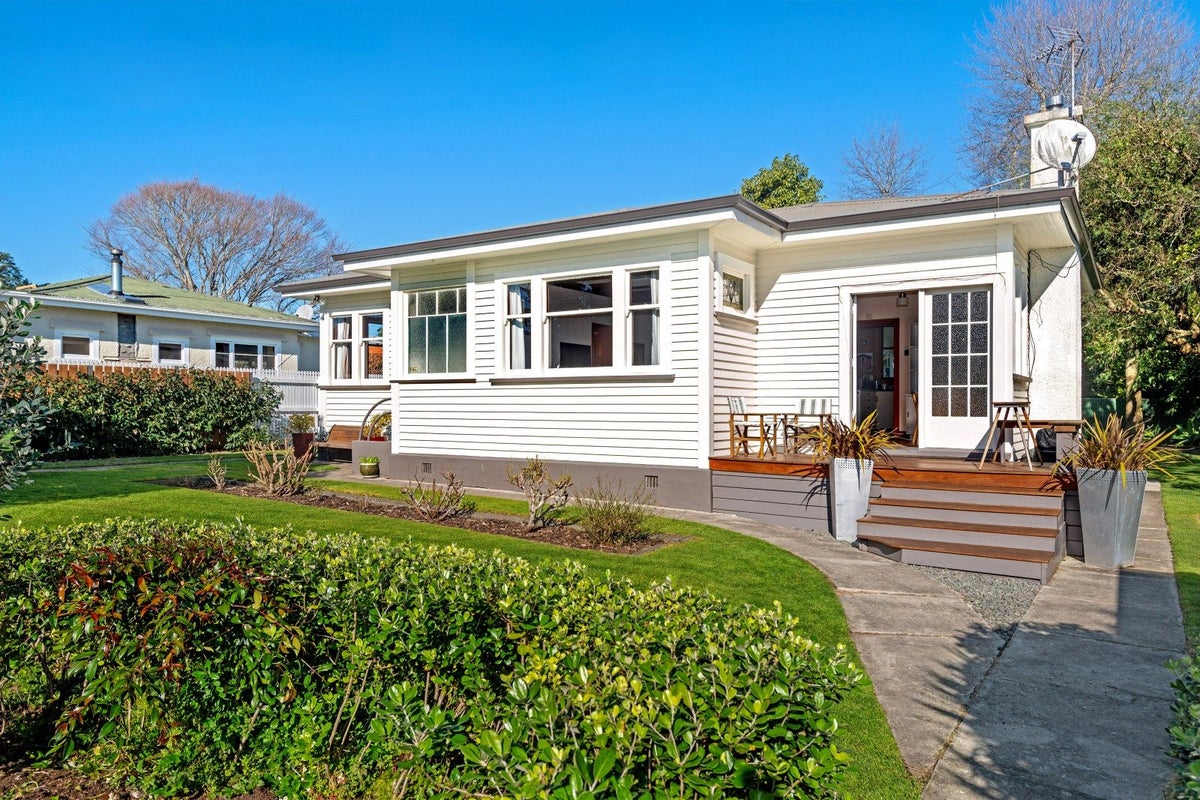 7 Domett Street, Whataupoko, Gisborne - Carousel 1