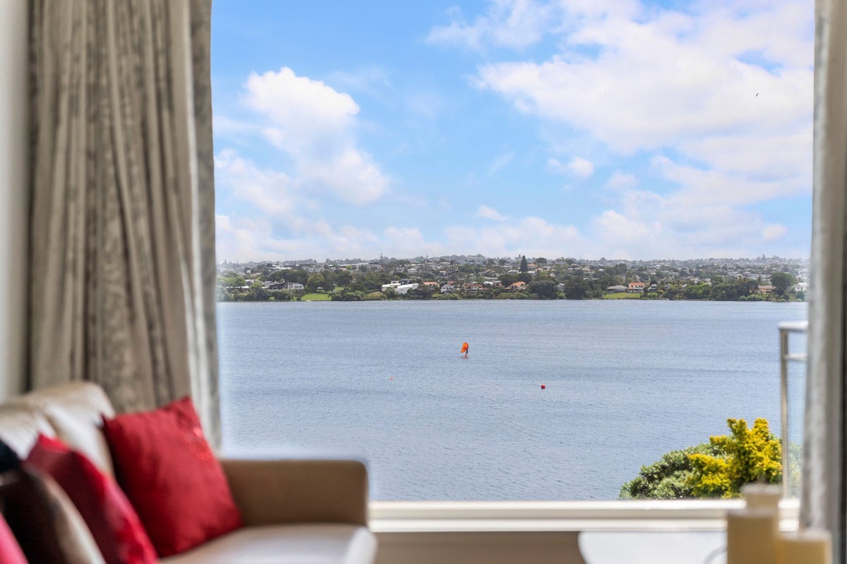 5/198 Hurstmere Road, Takapuna, Auckland - Carousel 2